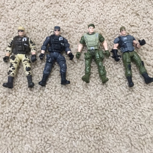 army men and army trucks - Picture 6 of 9